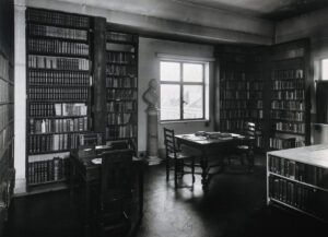 A black and white photo of an old-fashiones library
